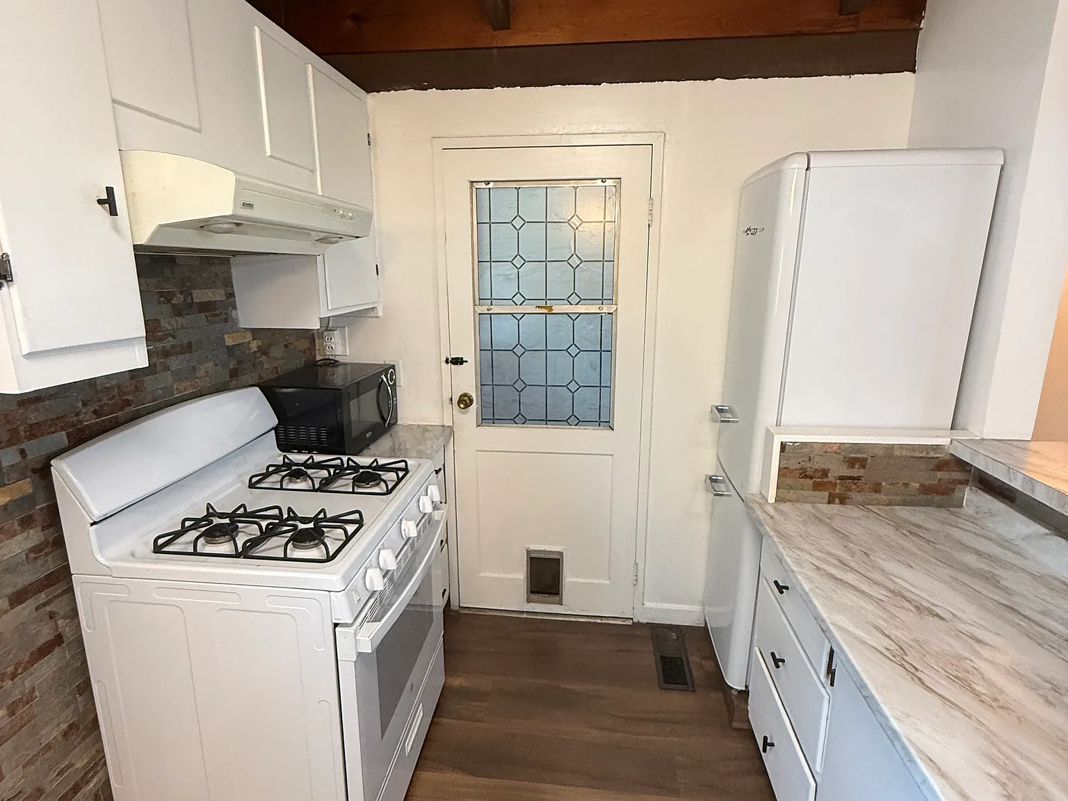 3 bed, 1200 sqft, $2,950 — Photo 3