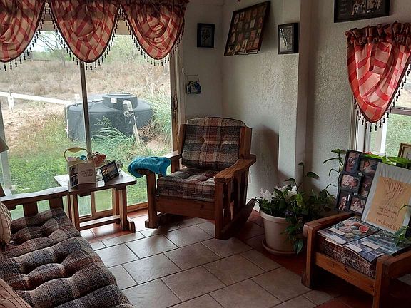 3rd image of 387 Mills Ranch Rd