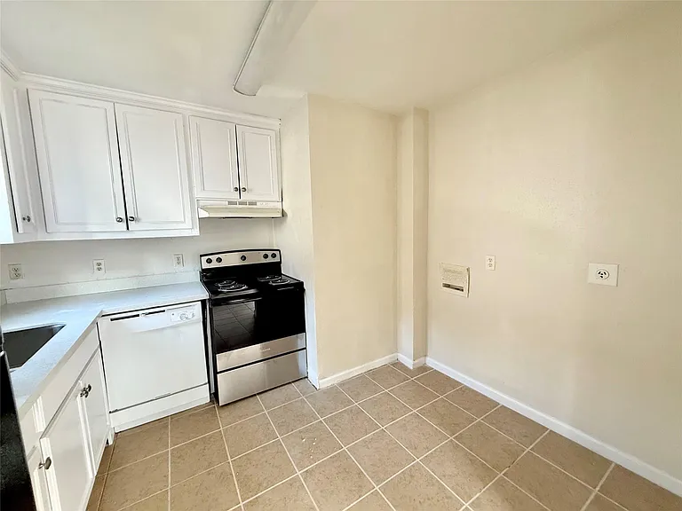 3910 Hoffman St #3 — Photo 7