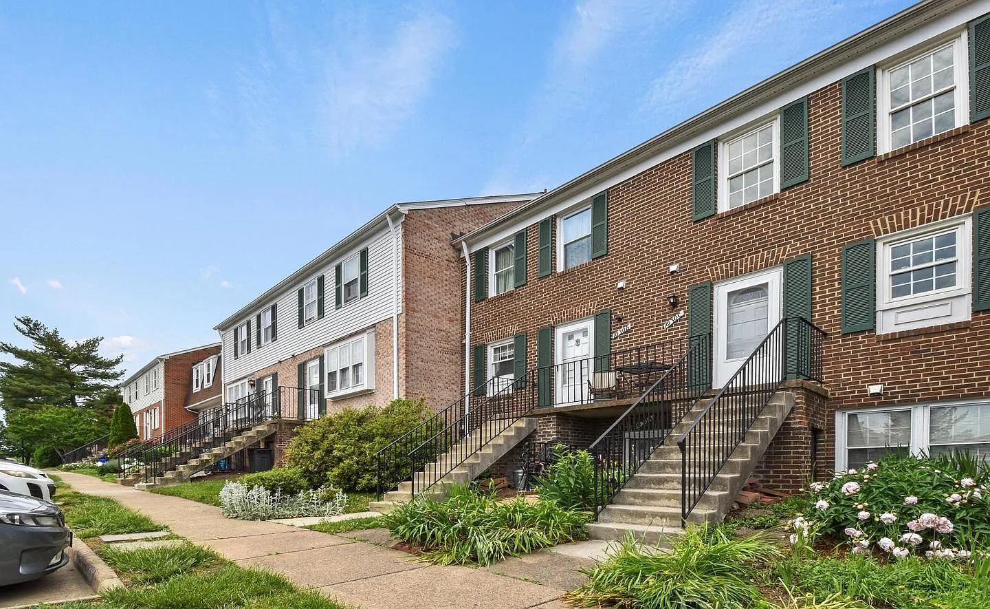 2 bed, 1126 sqft, $2,200 — Photo 1