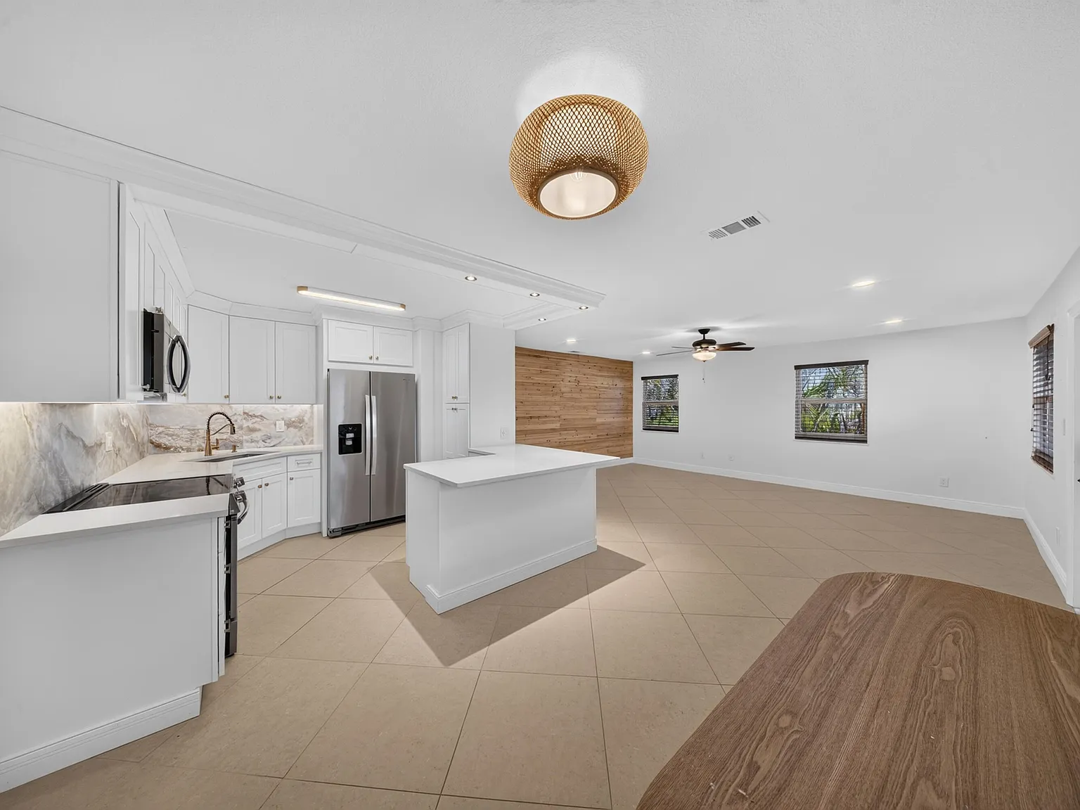 2 bed, 1.0 bath, 975 sqft, $2,150 — Photo 3