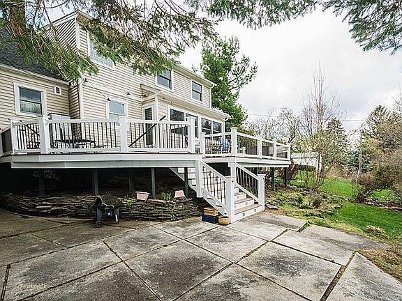 4th image of 1907 Crestland St