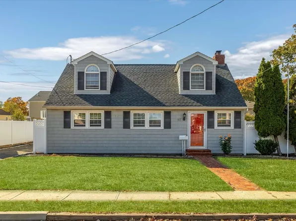 97 N Emerson Avenue, Copiague, NY 11726
