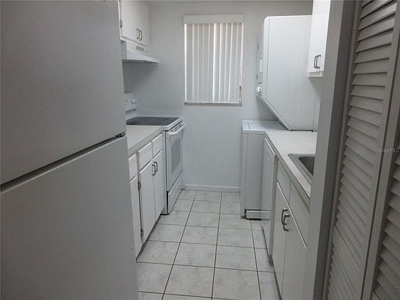 5th image of 2410 SE 16th Ave APT H