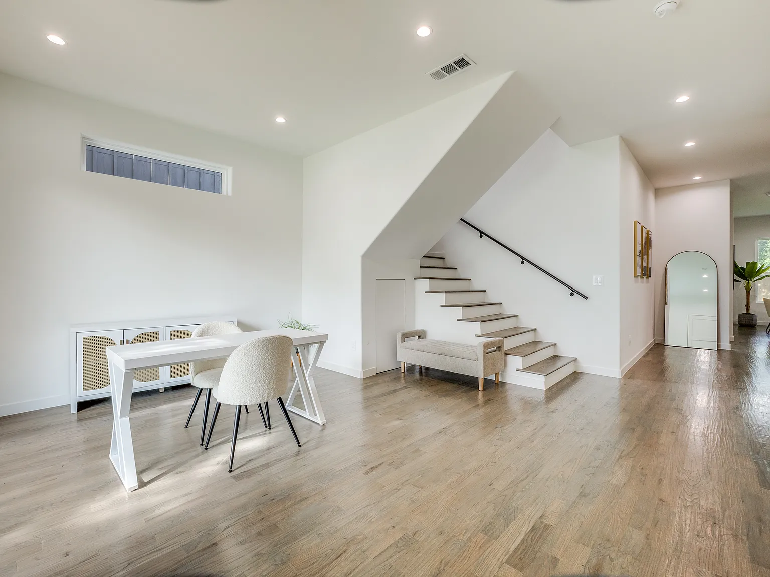 4 bed, 2700 sqft, $4,700 — Photo 3