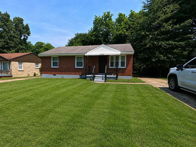 2136 Pamela Dr — Photo 1