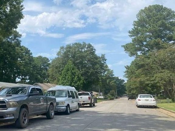 Exterior Neighborhood (street photo)