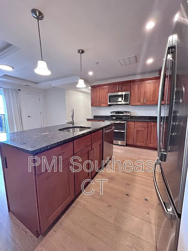 1 bed, 1.0 bath, 955 sqft, $1,900 — Photo 4
