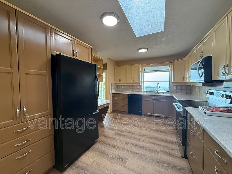 3 bed, 2.0 bath, $2,700 — Photo 4