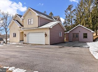 216 N Charlotte St, Manheim, PA 17545