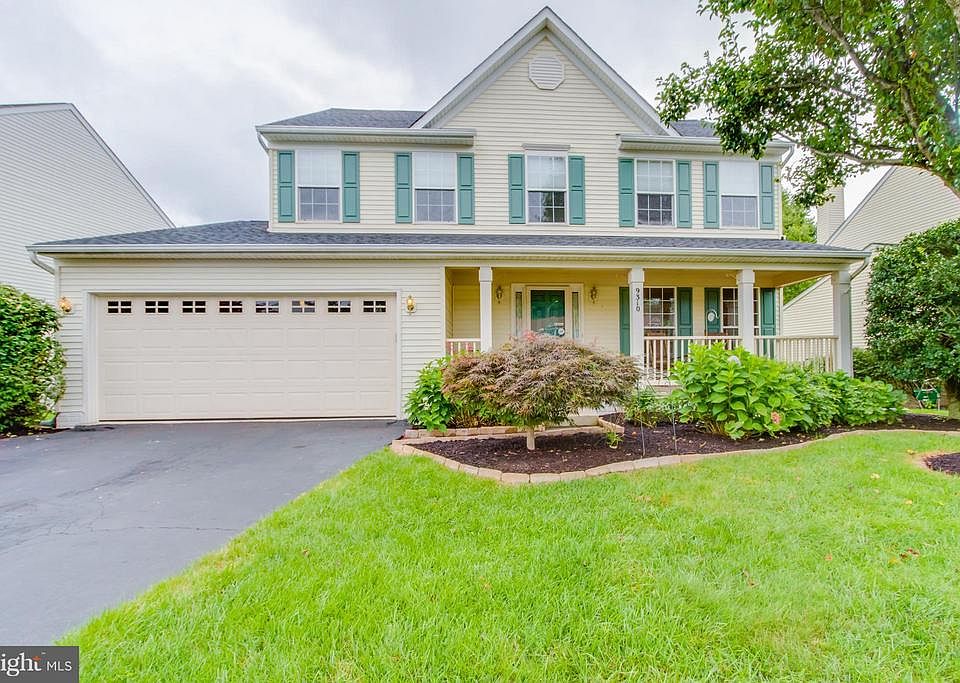 Beautifully Landscaped Front Yard