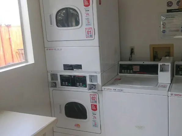 210 W Kimball Ave APT D, Hemet, CA 92543