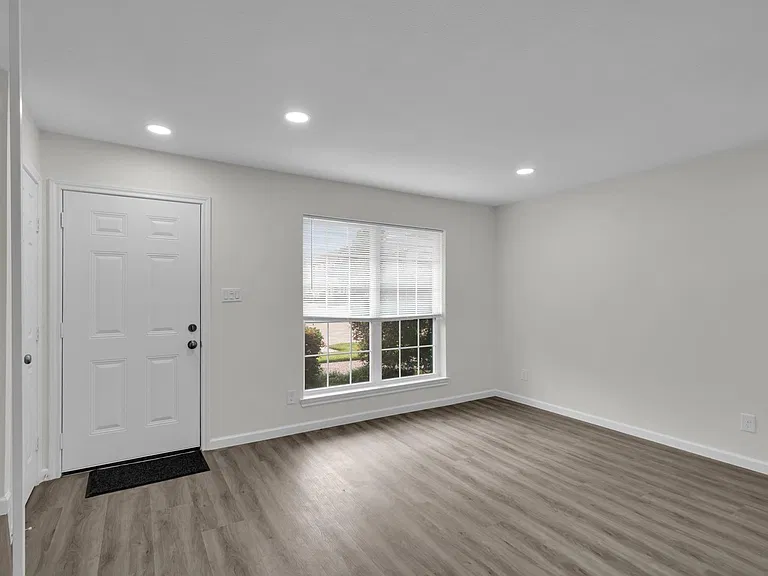 6111 Beverly Hill St #32 — Photo 12