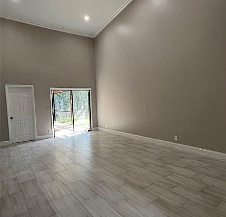 4th image of 6196 Laurel Ln