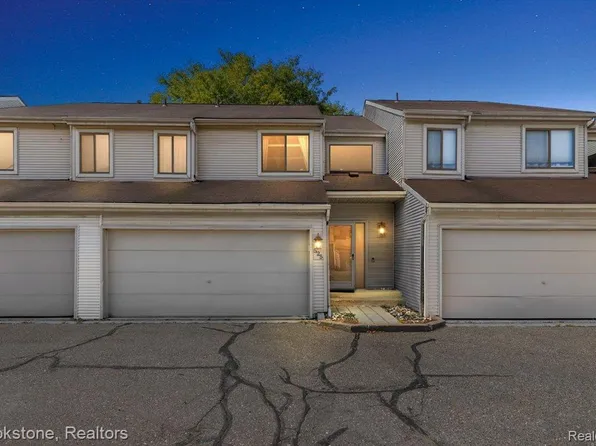 525 Oxford Ct, Rochester, MI 48307