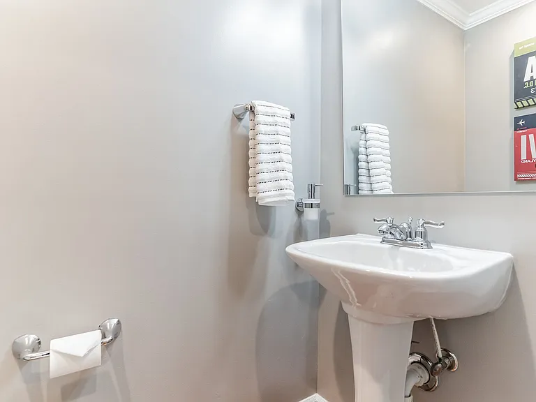 1139 W Cross St #WASHINGTON-VILLAGE — Photo 4