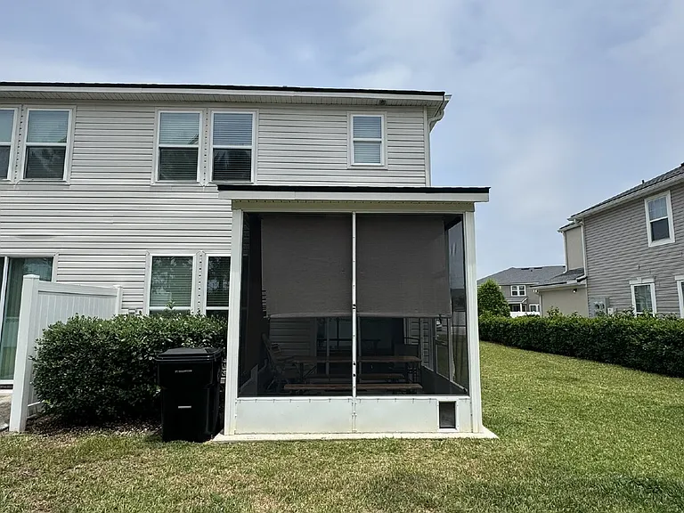 670 Grover Ln — Photo 4