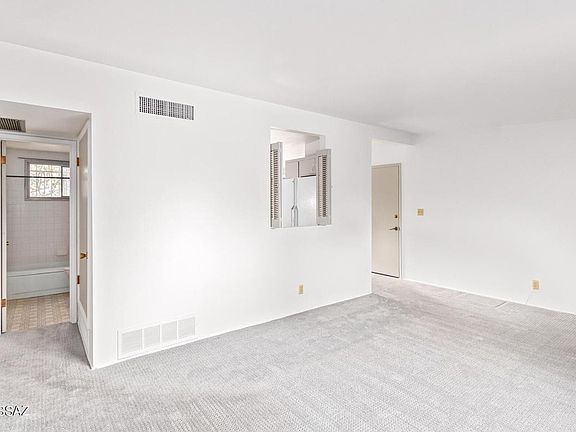 Pass through to the kitchen