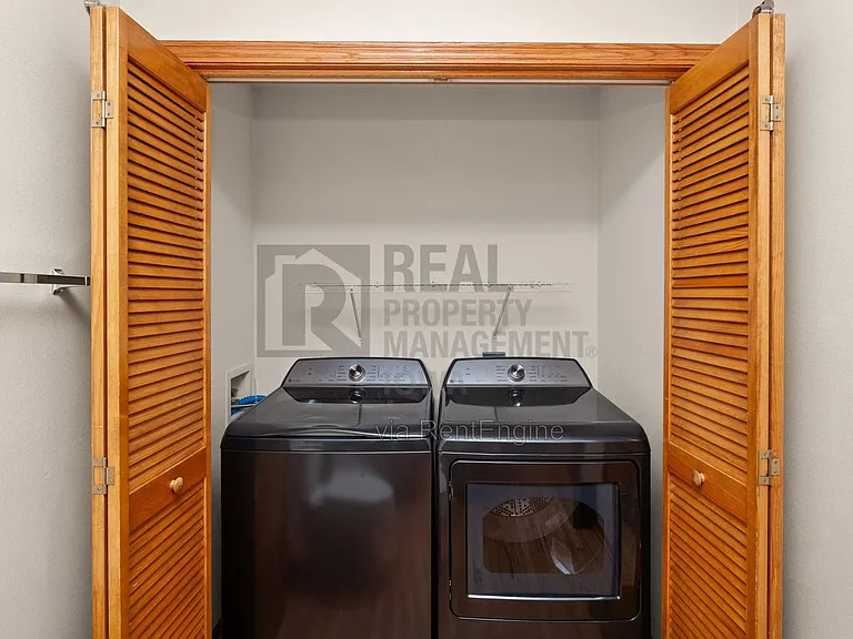 8912 Highland Oaks Dr — Photo 13