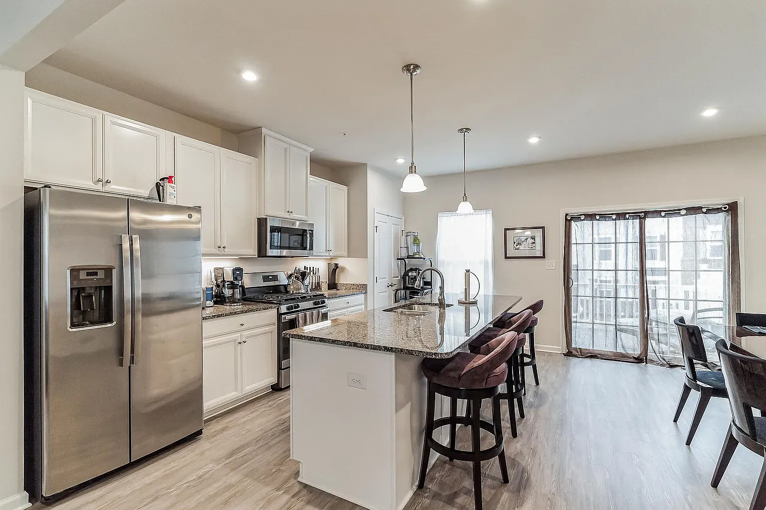 3 bed, 2.5 bath, 1750 sqft, $3,000 — Photo 3