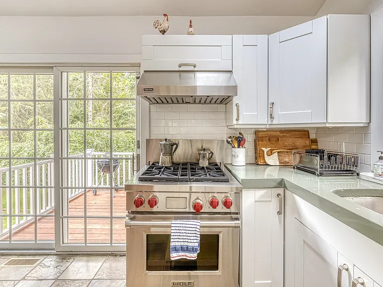 49 Cedar Dr — Photo 10