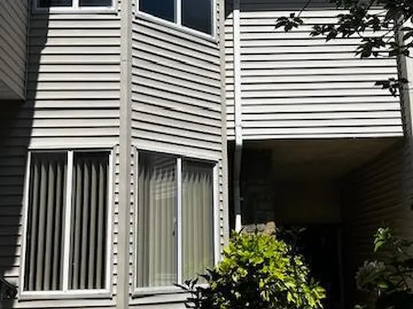1097 Schmidt Ln, North Brunswick, NJ 08902
