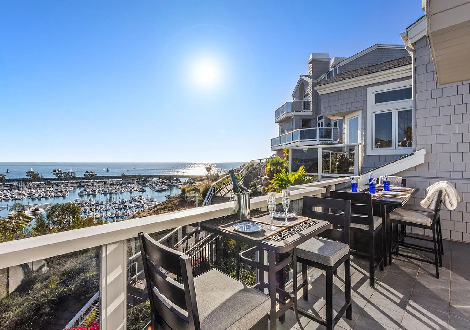 Luxury Executive Coastal Residence — Photo 1