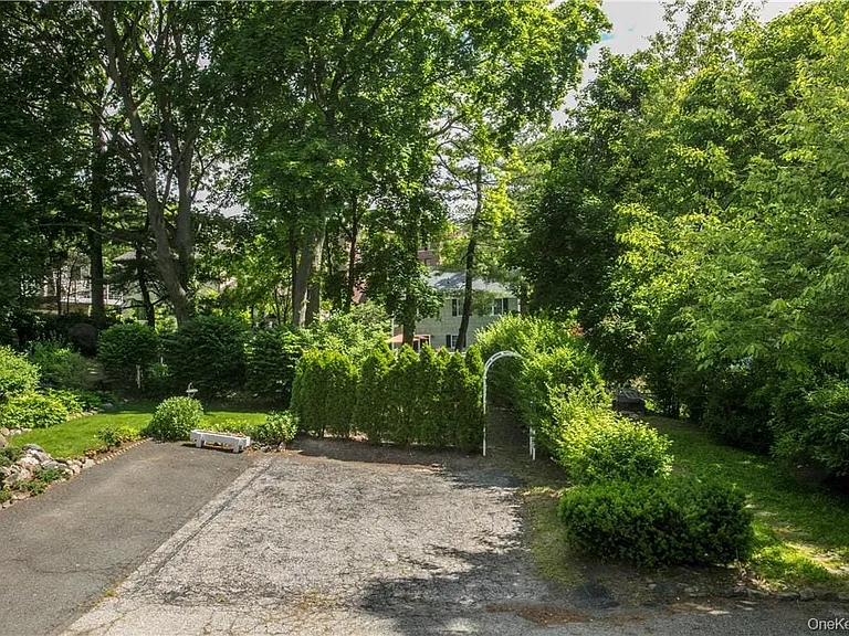 8 Elkan Rd — Photo 16