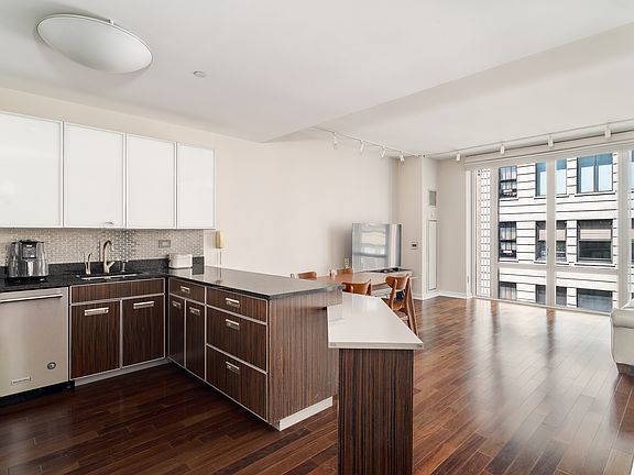 4th image of 130 W 19th St APT 8B
