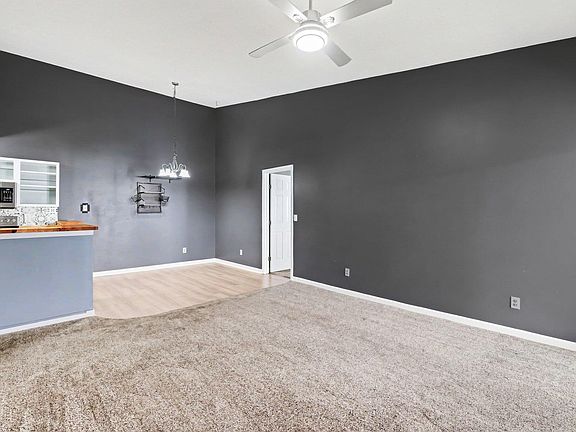 3rd image of 624 Friars Ln APT 11