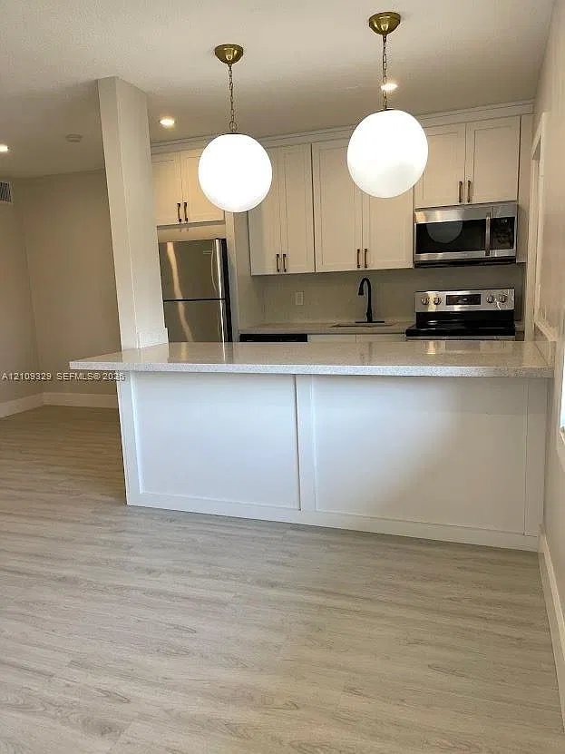 Hollywood Little Ranches — Photo 1