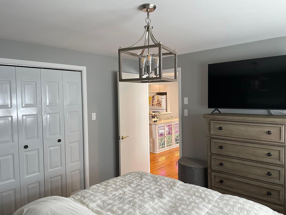 1st image of 396 Durant Ave Floor 2