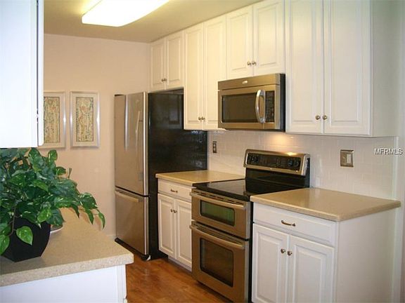 5th image of 120 E Holly Dr