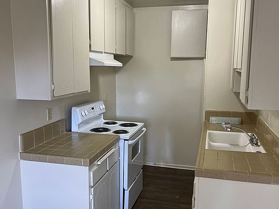 2nd image of 2315 28th St APT 202