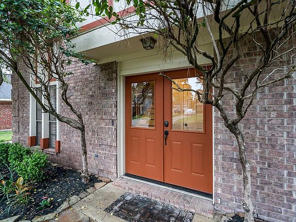 Located in desirable Klein ISD these double entry doors greet you home.
