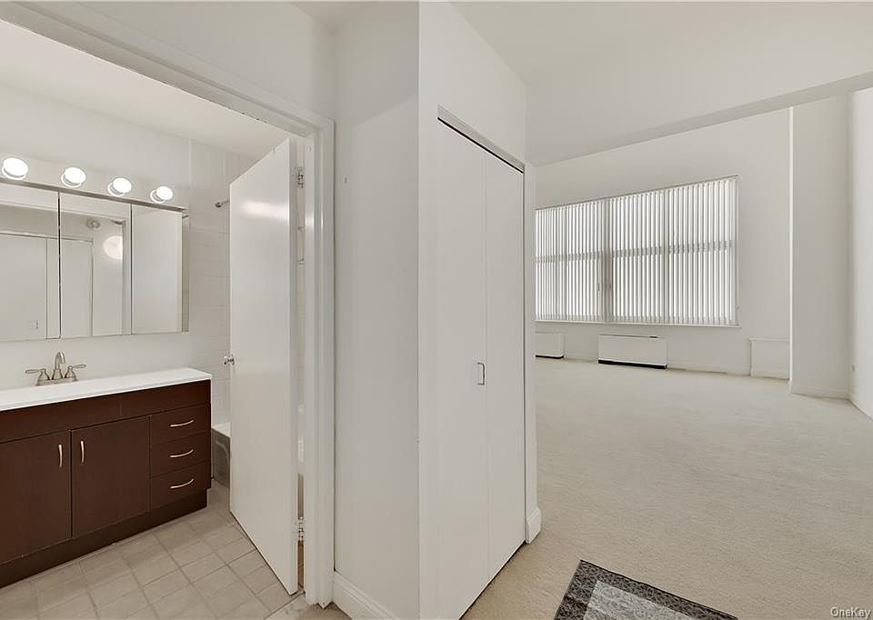 1st image of 1 Landmark Sq #617B