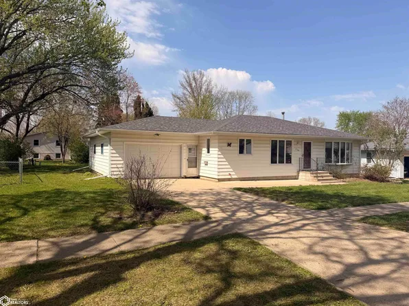 2128 W Bremer Ave, Waverly, IA 50677