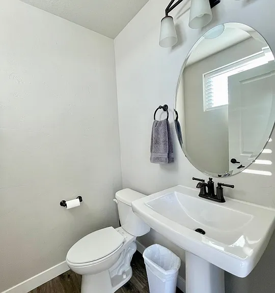 371 W Knights Ln — Photo 8