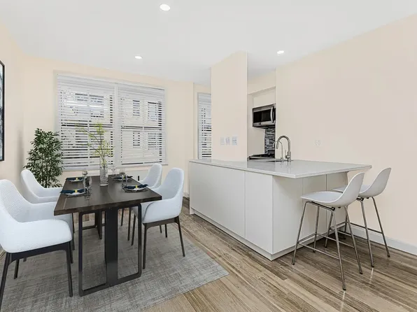 60 East 9th Street image 14 of 27