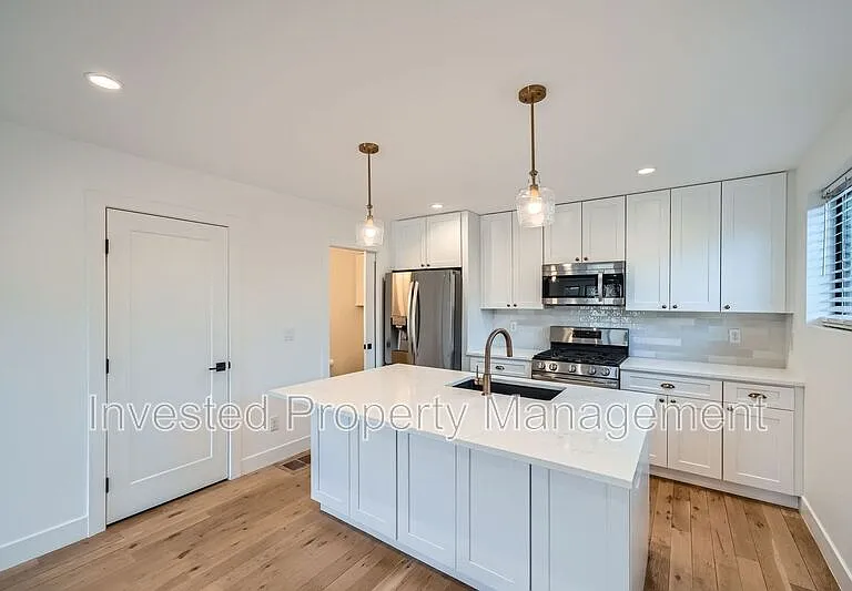 1405 N Yates St — Photo 8