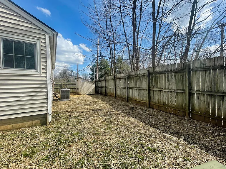 208 Shadow Wood Pl — Photo 9