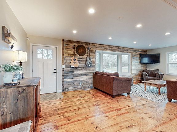 3rd image of 2615 Baugh Ln