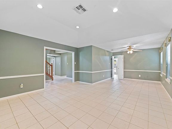 4th image of 9811 Queensbridge Drive