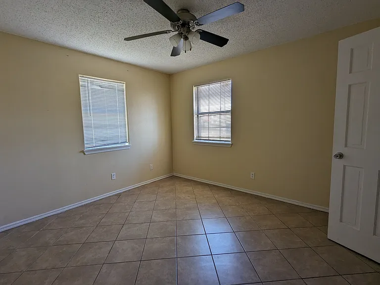2210 W Elisa Ln — Photo 135
