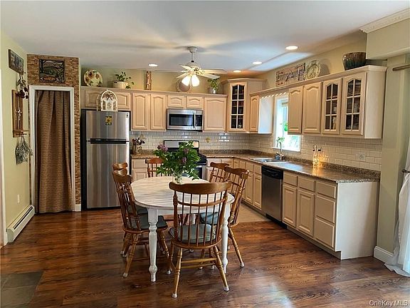 2nd image of 181C Edgewater #C