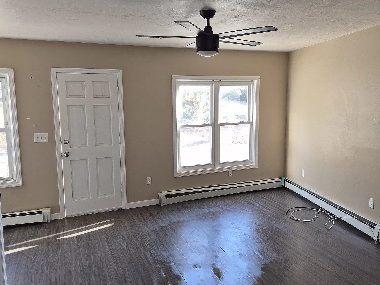 3 bed, 1250 sqft, $2,300 — Photo 2