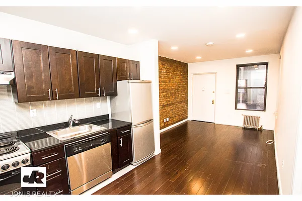 Rented by Jonis Realty | media 1