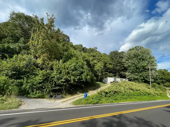 6463 E Dupont Ave, Cedar Grove, WV 25039