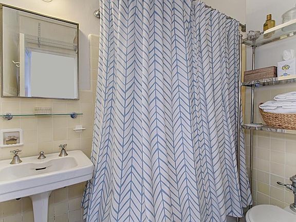 5th image of 2 Horatio St APT 17C