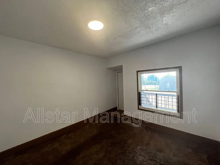 3611 E 116th St #LOWER — Photo 4